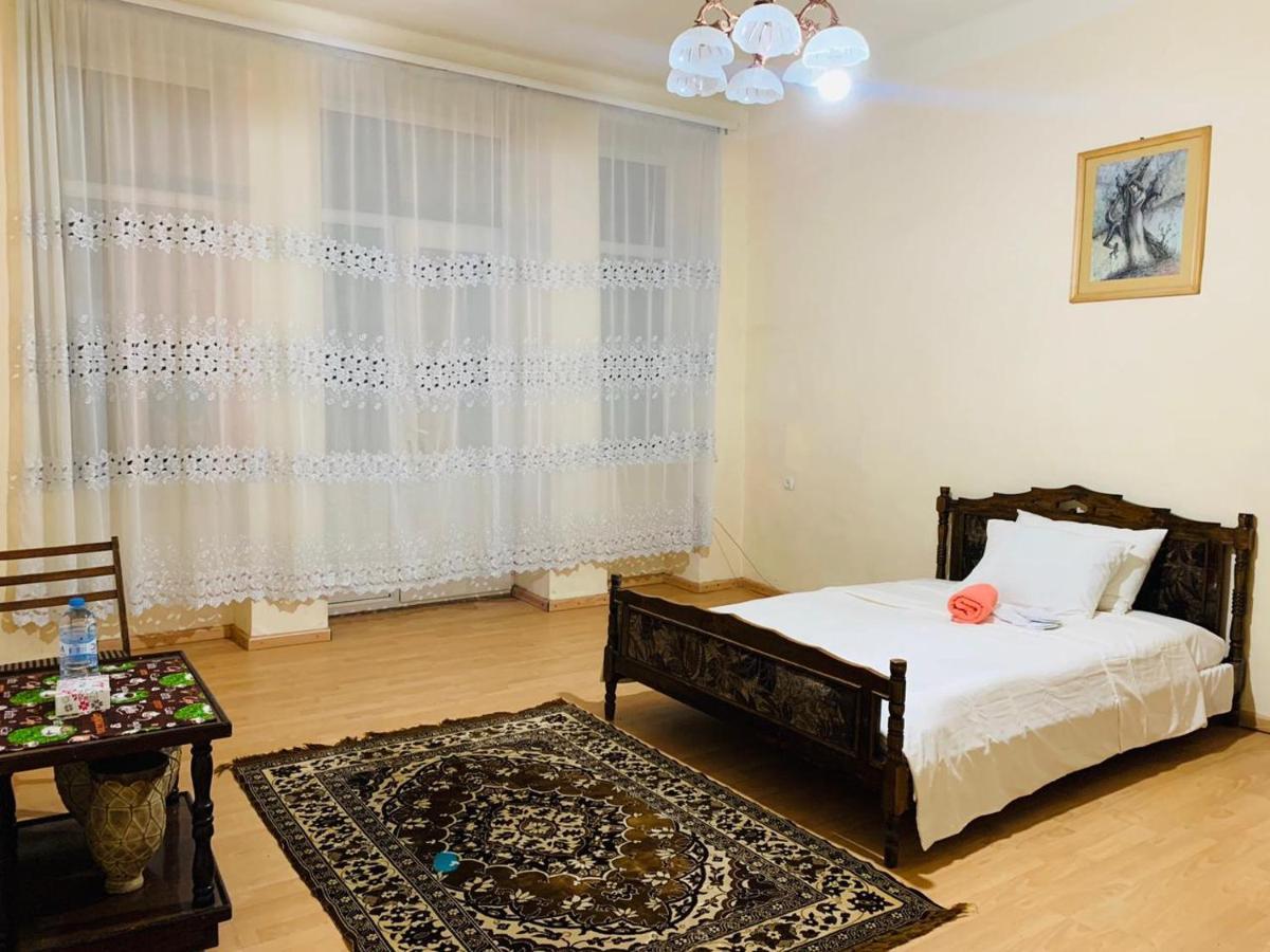 Infinity Hostel & Tour เยเรวาน ภายนอก รูปภาพ