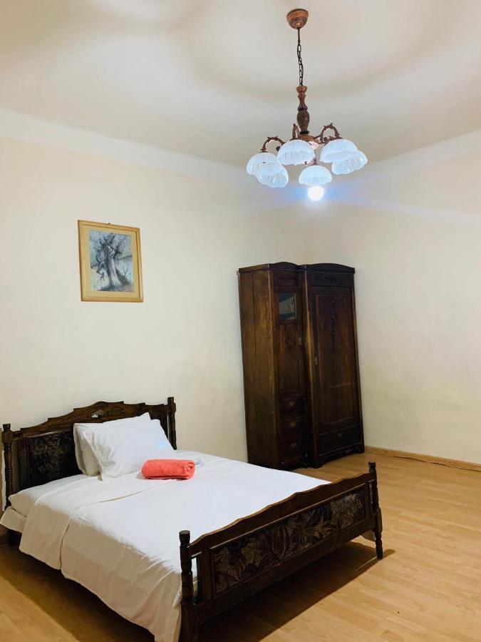 Infinity Hostel & Tour เยเรวาน ภายนอก รูปภาพ