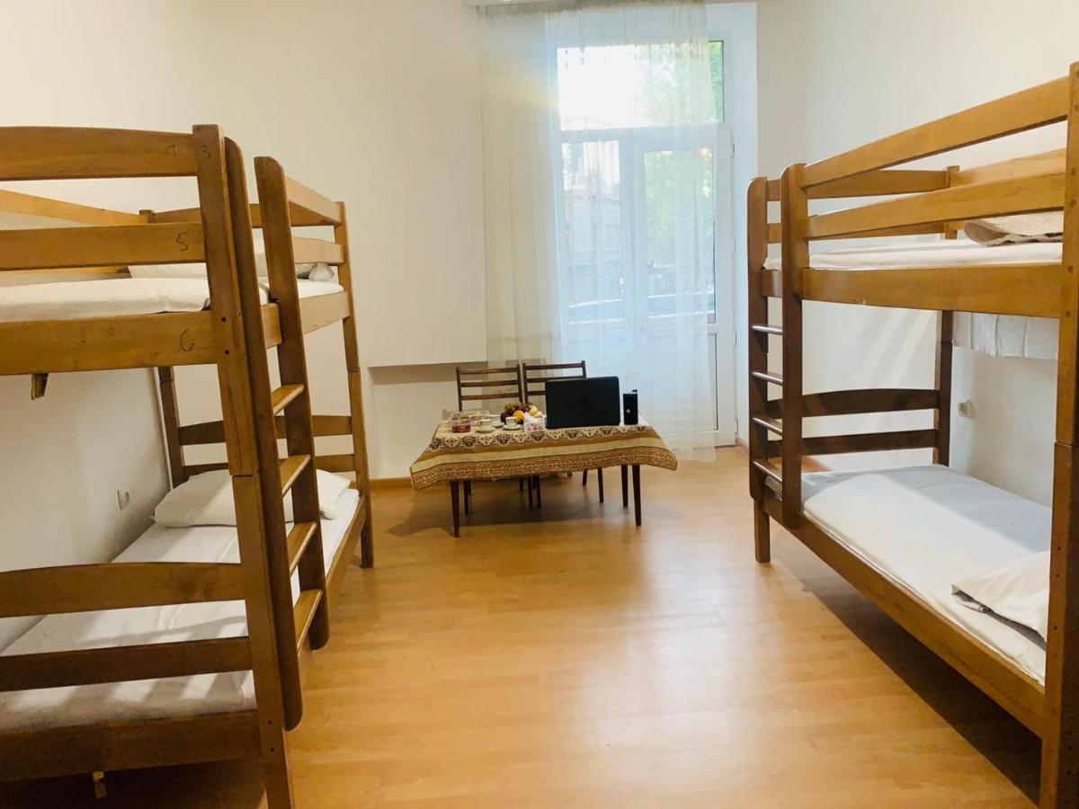 Infinity Hostel & Tour เยเรวาน ภายนอก รูปภาพ