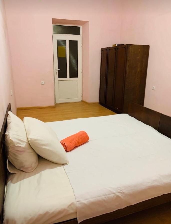 Infinity Hostel & Tour เยเรวาน ภายนอก รูปภาพ