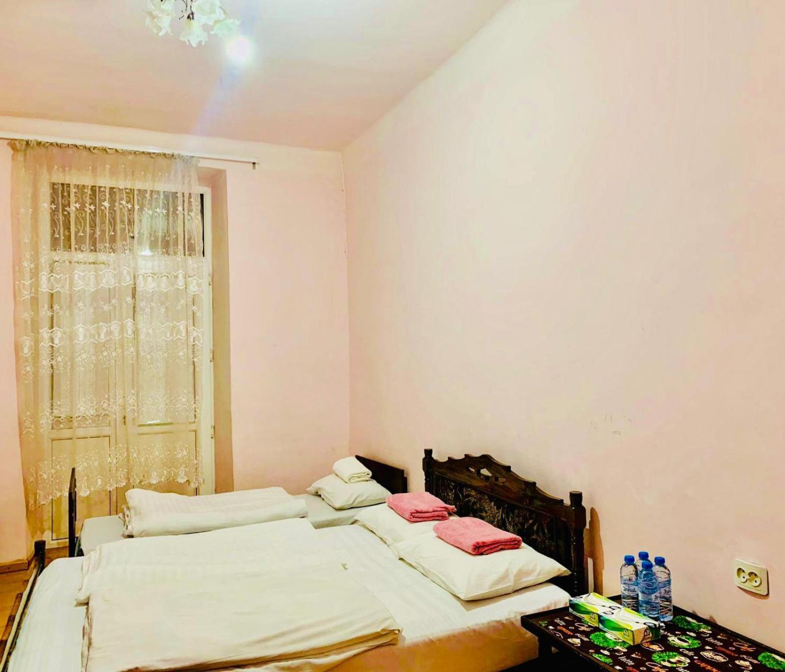 Infinity Hostel & Tour เยเรวาน ภายนอก รูปภาพ