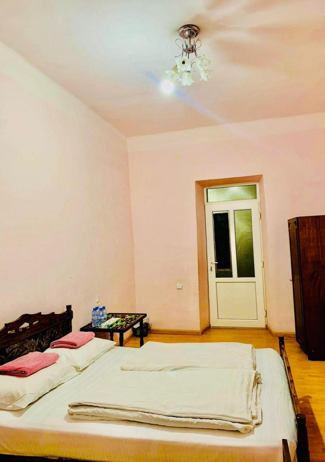 Infinity Hostel & Tour เยเรวาน ภายนอก รูปภาพ