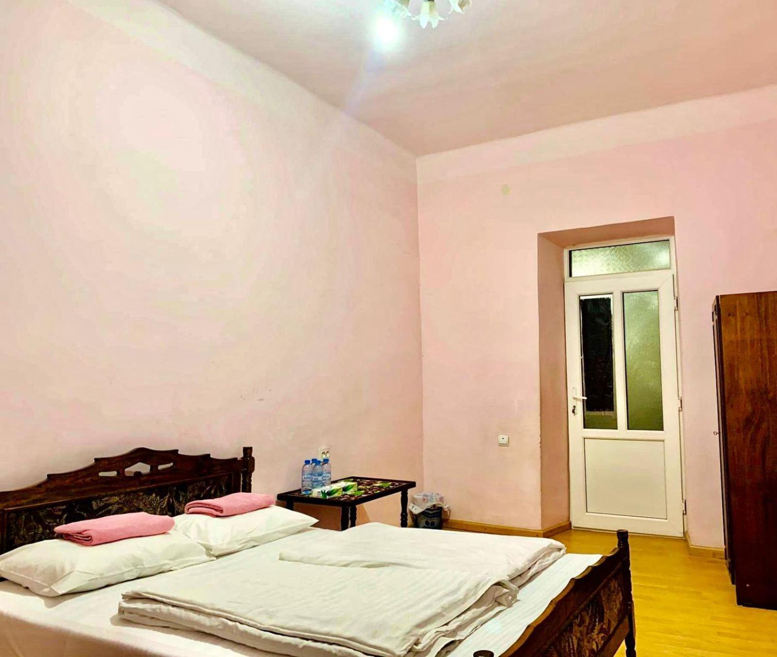 Infinity Hostel & Tour เยเรวาน ภายนอก รูปภาพ